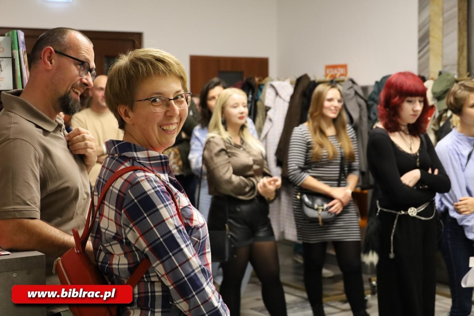 Zdjęcie w galerii na portalu naszraciborz.pl: Raz, dwa, trzy… Baba Jaga patrzy! Za nami Noc Bibliotek w Raciborzu wiadomości z regionu