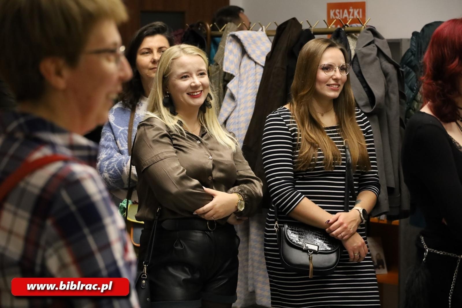 Zdjęcie w galerii na portalu naszraciborz.pl: Raz, dwa, trzy… Baba Jaga patrzy! Za nami Noc Bibliotek w Raciborzu wiadomości z regionu