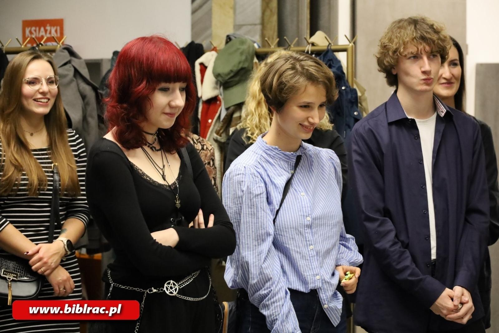 Zdjęcie w galerii na portalu naszraciborz.pl: Raz, dwa, trzy… Baba Jaga patrzy! Za nami Noc Bibliotek w Raciborzu wiadomości z regionu