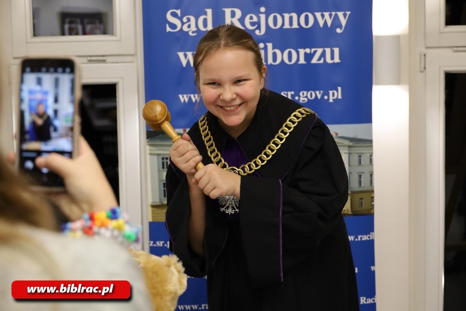Zdjęcie w galerii na portalu naszraciborz.pl: Czy dzieciom udało się odnaleźć magiczną księgę, czyli NOC BIBLIOTEK na bis wiadomości z regionu