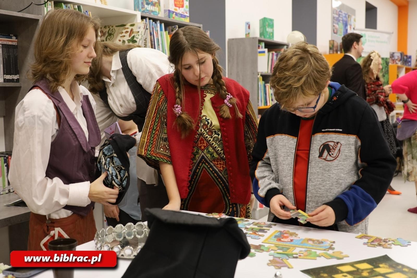 Zdjęcie w galerii na portalu naszraciborz.pl: Czy dzieciom udało się odnaleźć magiczną księgę, czyli NOC BIBLIOTEK na bis wiadomości z regionu