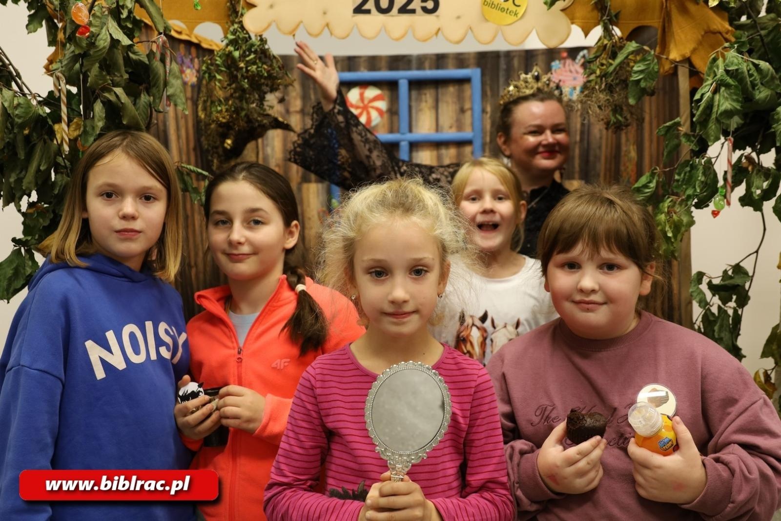 Zdjęcie w galerii na portalu naszraciborz.pl: Czy dzieciom udało się odnaleźć magiczną księgę, czyli NOC BIBLIOTEK na bis wiadomości z regionu