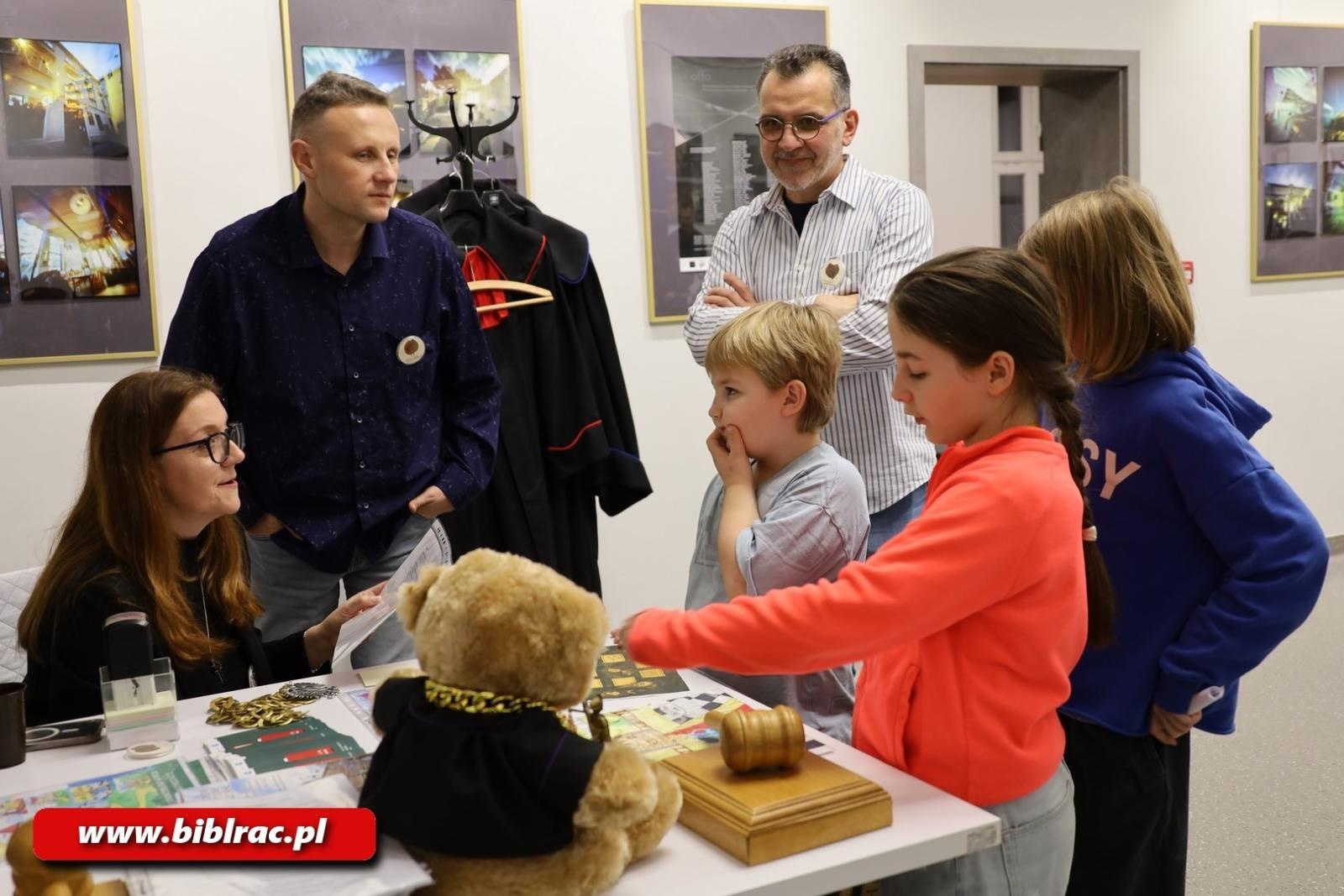 Zdjęcie w galerii na portalu naszraciborz.pl: Czy dzieciom udało się odnaleźć magiczną księgę, czyli NOC BIBLIOTEK na bis wiadomości z regionu