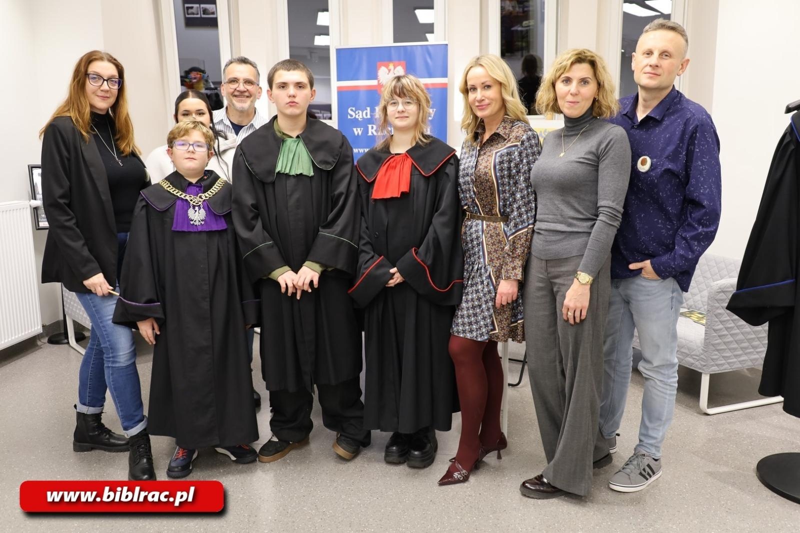 Zdjęcie w galerii na portalu naszraciborz.pl: Czy dzieciom udało się odnaleźć magiczną księgę, czyli NOC BIBLIOTEK na bis wiadomości z regionu