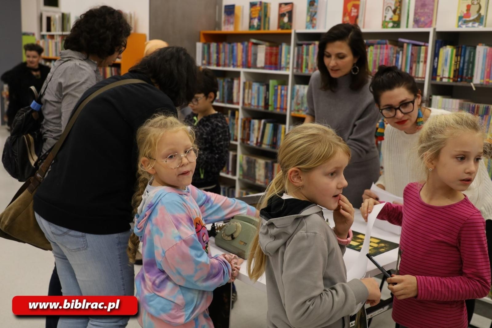 Zdjęcie w galerii na portalu naszraciborz.pl: Czy dzieciom udało się odnaleźć magiczną księgę, czyli NOC BIBLIOTEK na bis wiadomości z regionu