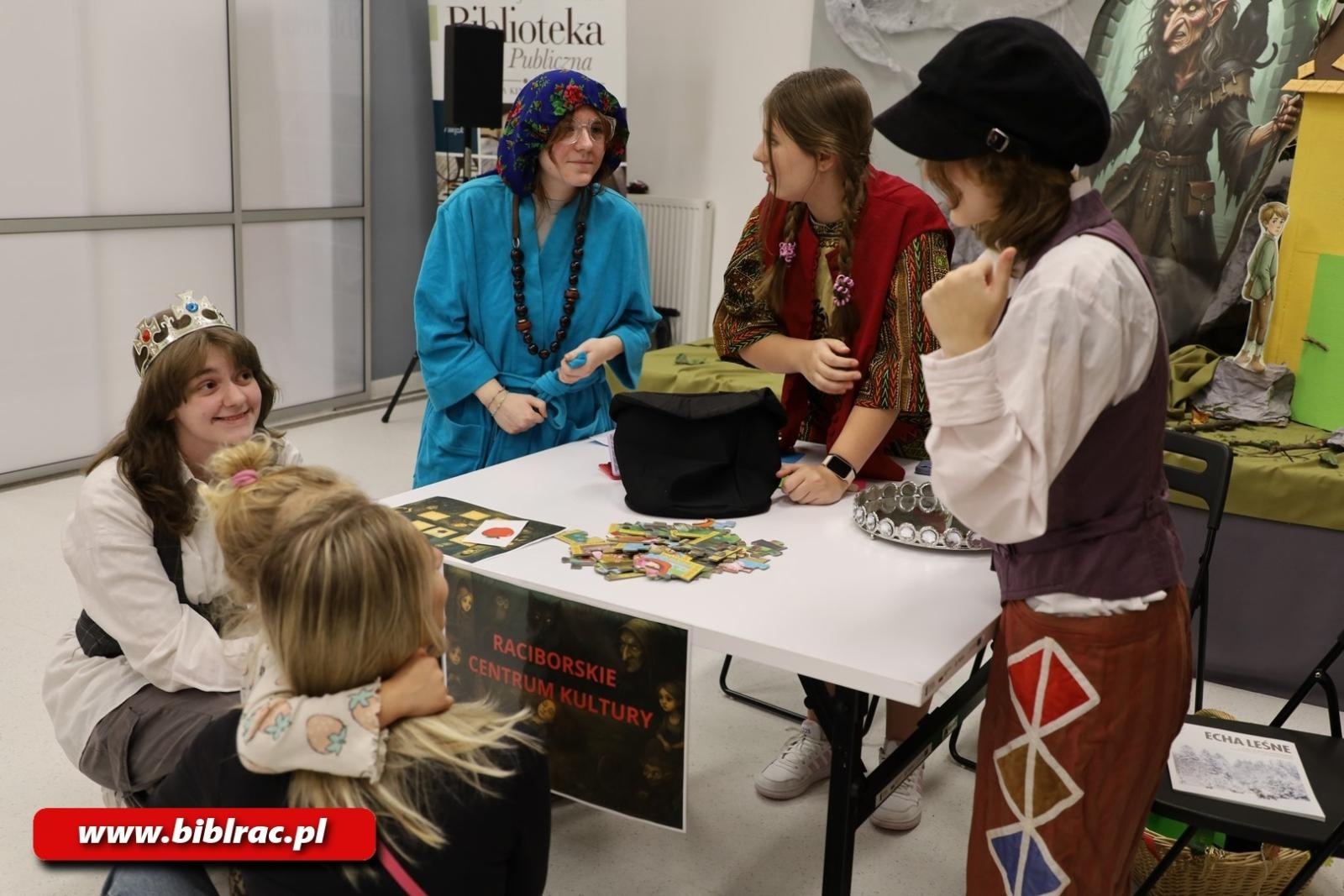 Zdjęcie w galerii na portalu naszraciborz.pl: Czy dzieciom udało się odnaleźć magiczną księgę, czyli NOC BIBLIOTEK na bis wiadomości z regionu