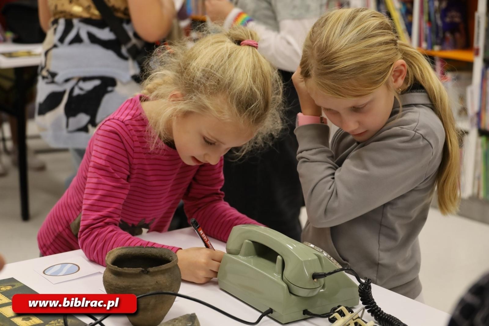 Zdjęcie w galerii na portalu naszraciborz.pl: Czy dzieciom udało się odnaleźć magiczną księgę, czyli NOC BIBLIOTEK na bis wiadomości z regionu