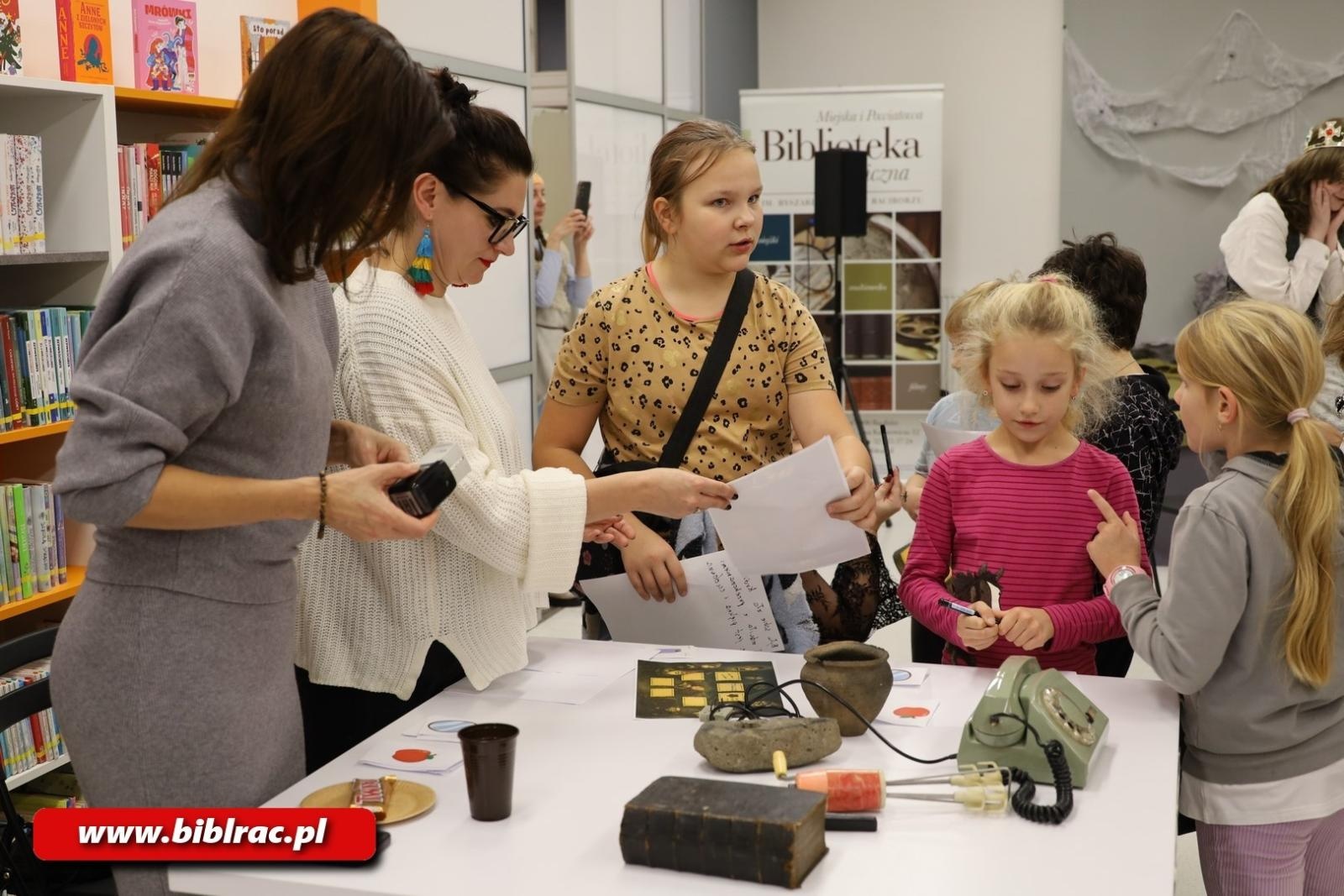 Zdjęcie w galerii na portalu naszraciborz.pl: Czy dzieciom udało się odnaleźć magiczną księgę, czyli NOC BIBLIOTEK na bis wiadomości z regionu