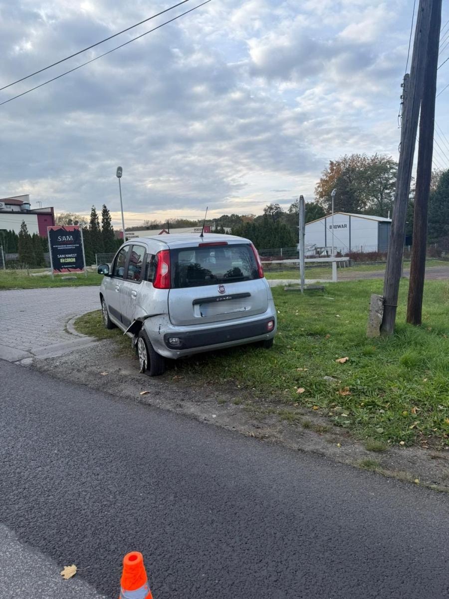 Zdjęcie w galerii na portalu naszraciborz.pl: Zderzenie dwóch samochodów w Rzuchowie wiadomości z regionu