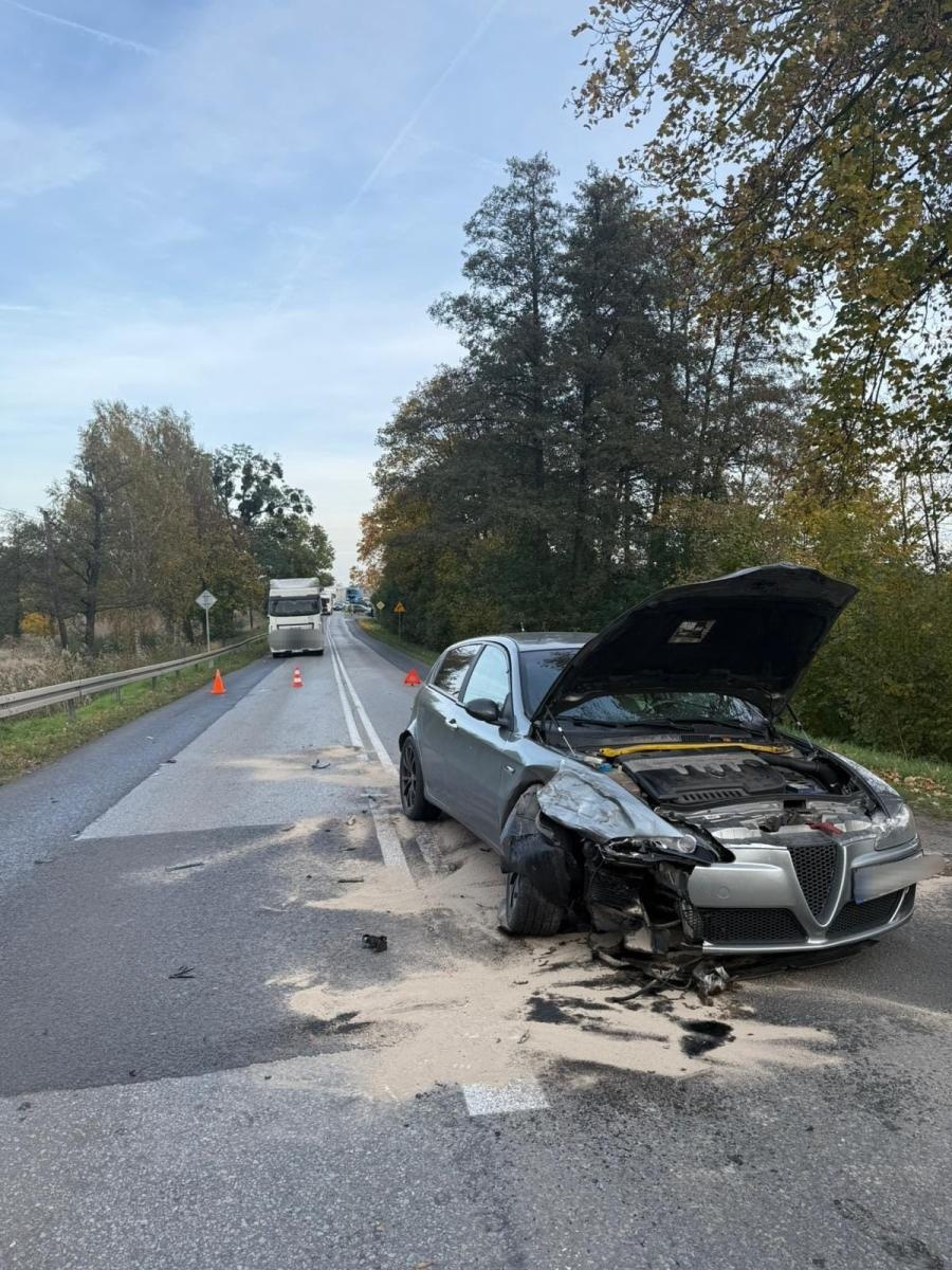 Zdjęcie w galerii na portalu naszraciborz.pl: Zderzenie dwóch samochodów w Rzuchowie wiadomości z regionu