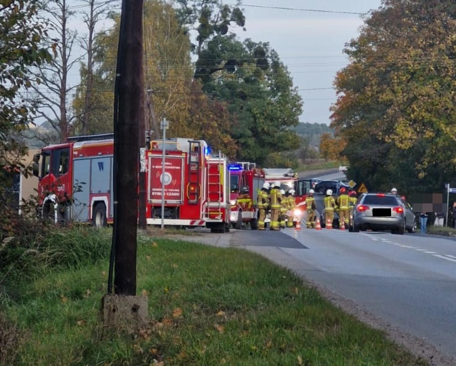 Zdjęcie w galerii na portalu naszraciborz.pl: Zderzenie dwóch samochodów w Rzuchowie wiadomości z regionu