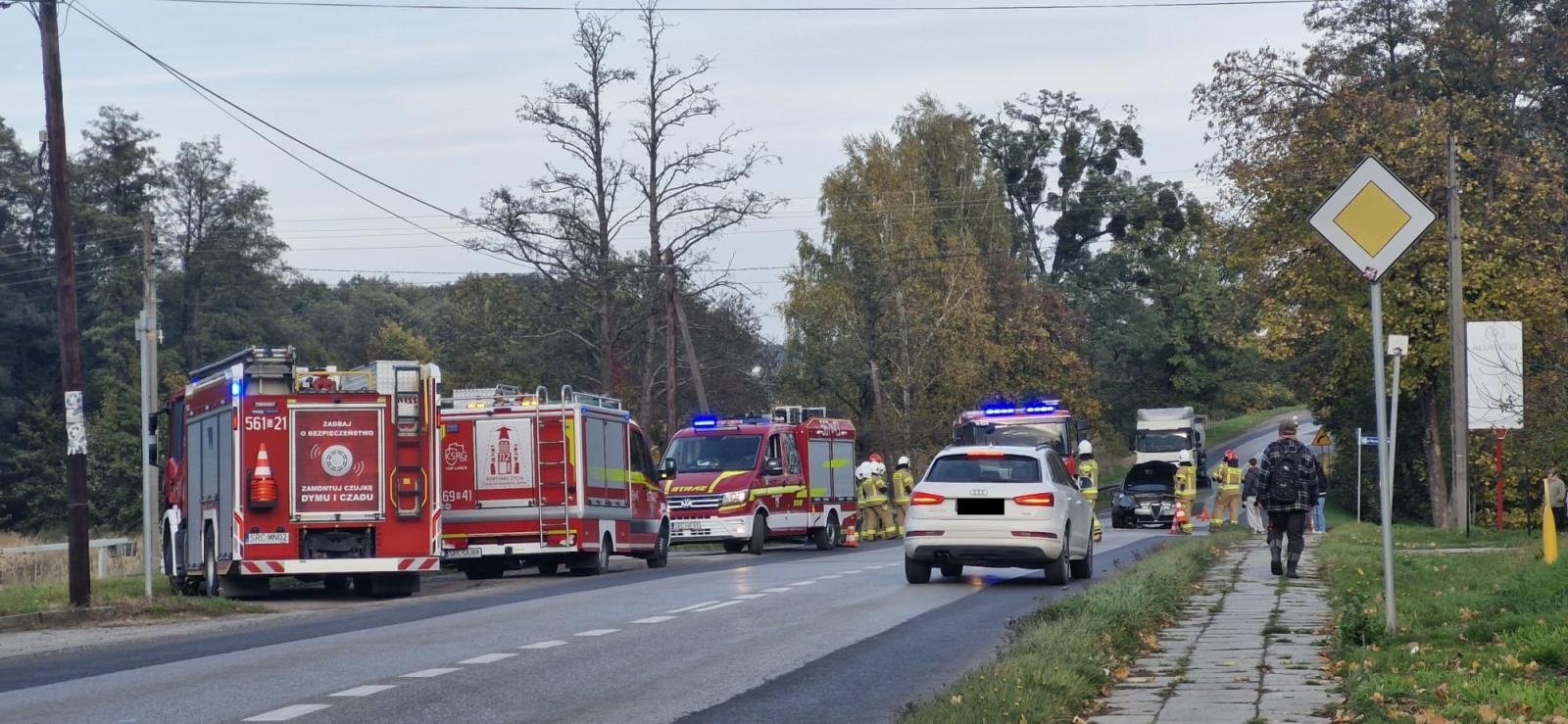 Zdjęcie w galerii na portalu naszraciborz.pl: Zderzenie dwóch samochodów w Rzuchowie wiadomości z regionu
