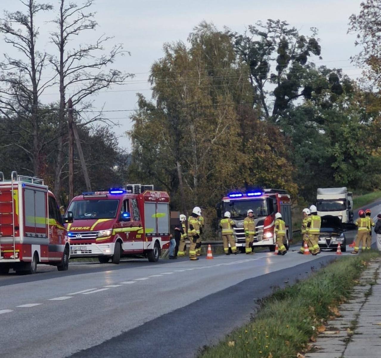 Zdjęcie w galerii na portalu naszraciborz.pl: Zderzenie dwóch samochodów w Rzuchowie wiadomości z regionu