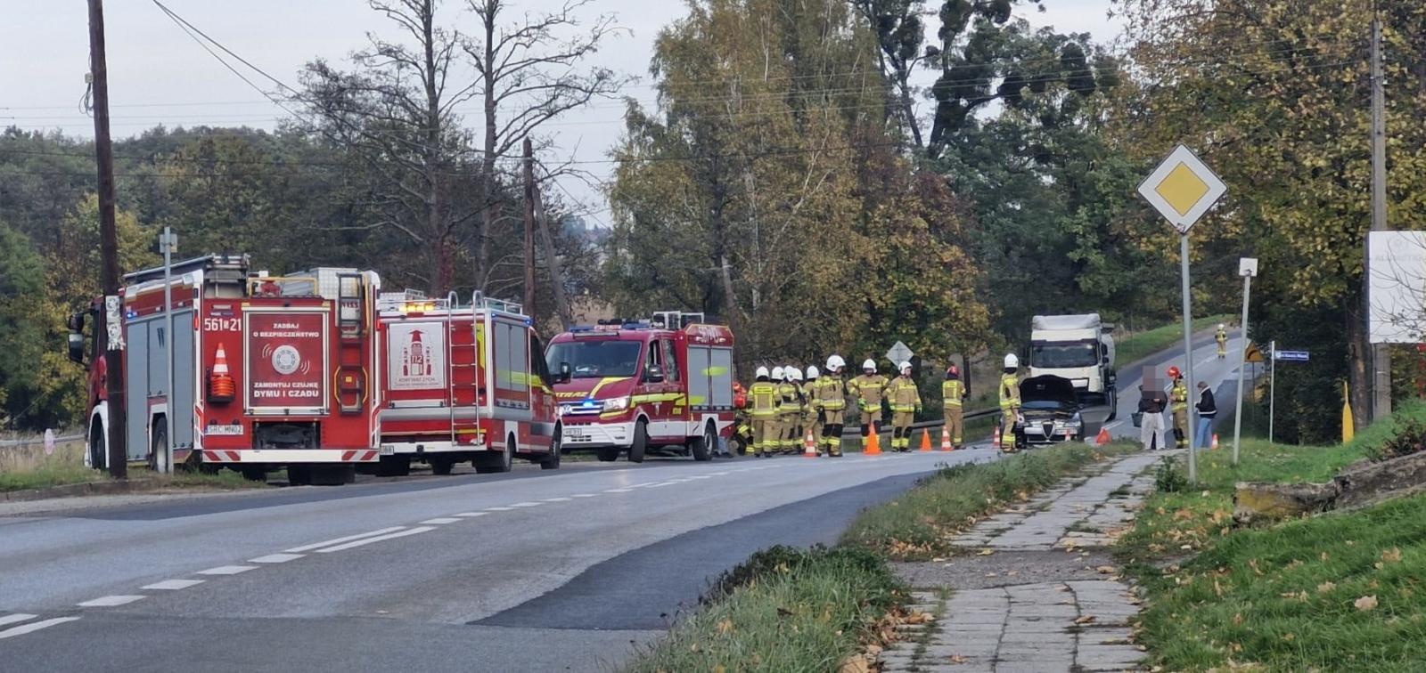 Zdjęcie w galerii na portalu naszraciborz.pl: Zderzenie dwóch samochodów w Rzuchowie wiadomości z regionu