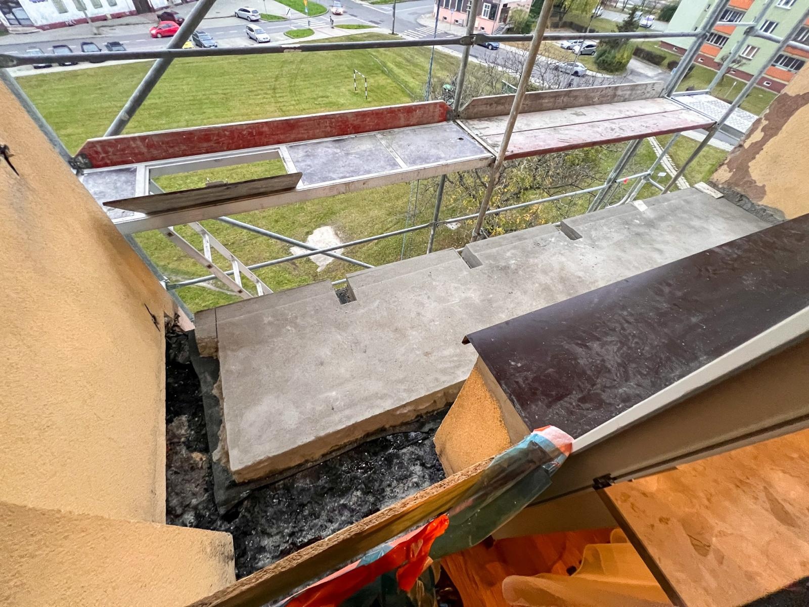 Zdjęcie w galerii na portalu naszraciborz.pl: Mieszkańcy bloku na Ostrogu walczą z drażniącym zapachem chemikaliów w ich mieszkaniach wiadomości z regionu