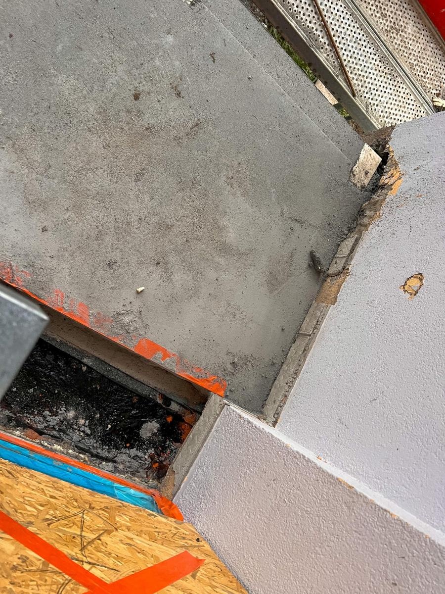 Zdjęcie w galerii na portalu naszraciborz.pl: Mieszkańcy bloku na Ostrogu walczą z drażniącym zapachem chemikaliów w ich mieszkaniach wiadomości z regionu