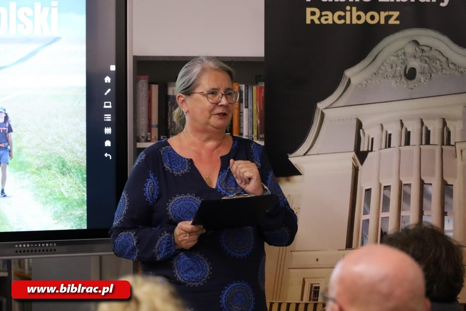 Zdjęcie w galerii na portalu naszraciborz.pl: Pieszo wzdłuż granic kraju – Ola Synowiec na NOCY BIBLIOTEK wiadomości z regionu