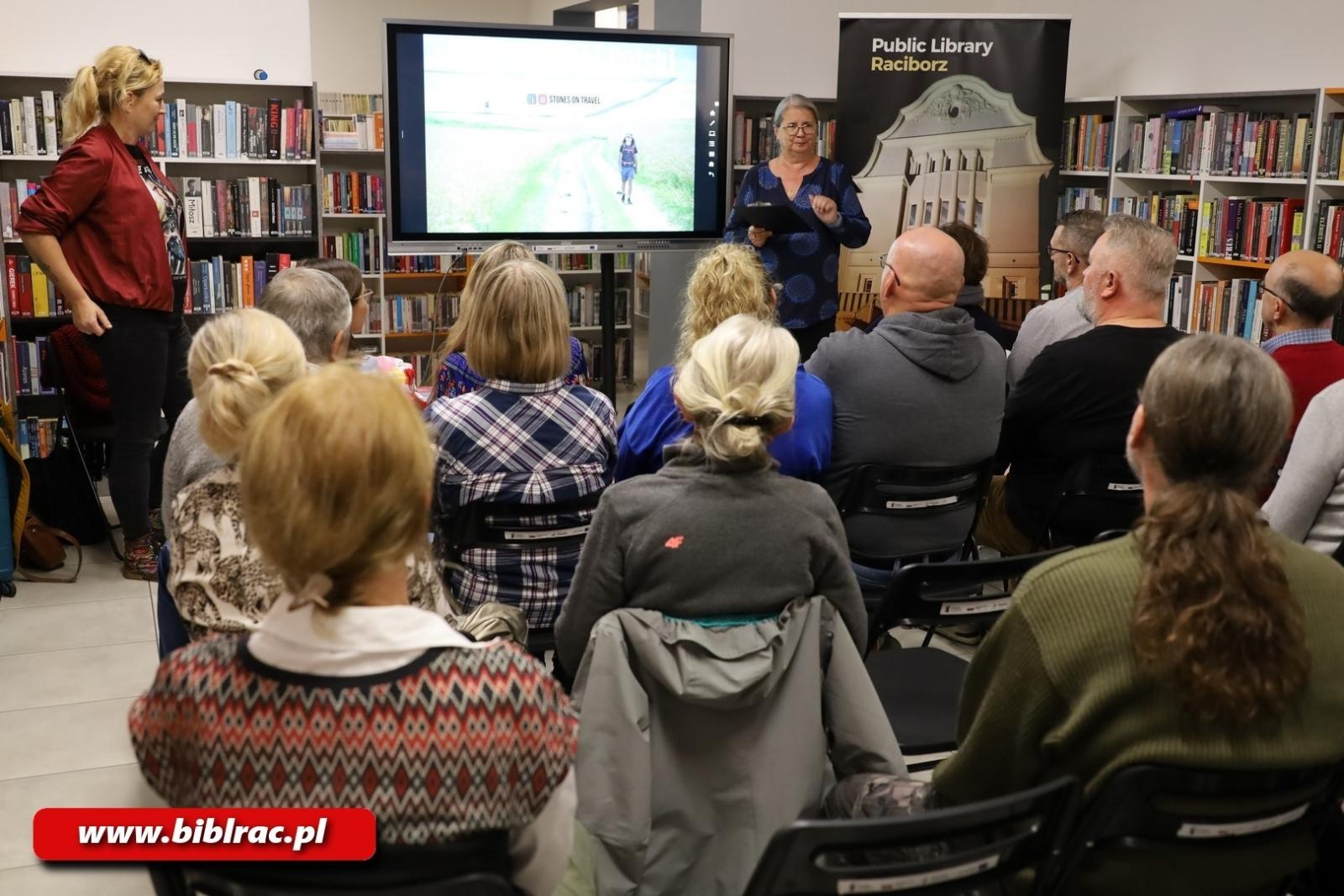 Zdjęcie w galerii na portalu naszraciborz.pl: Pieszo wzdłuż granic kraju – Ola Synowiec na NOCY BIBLIOTEK wiadomości z regionu
