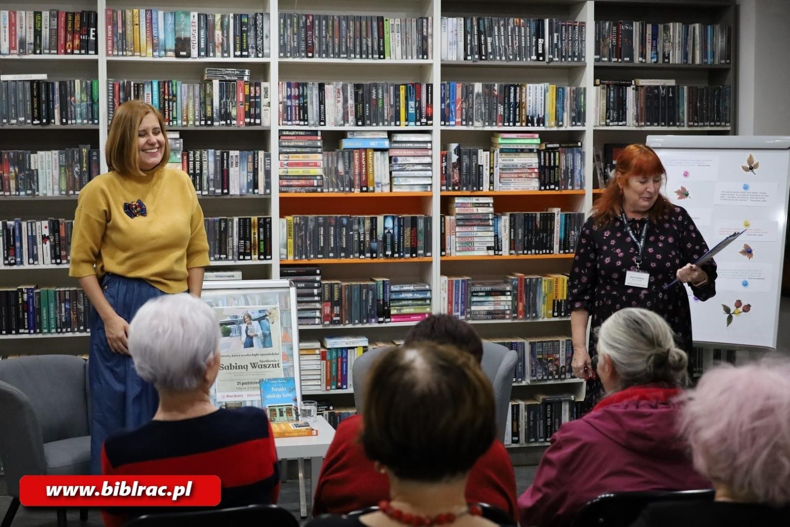 Zdjęcie w galerii na portalu naszraciborz.pl: Historie, które trzeba było opowiedzieć - Sabina Waszut w bibliotece na Ostrogu wiadomości z regionu