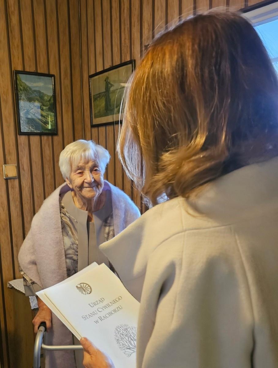 Zdjęcie w galerii na portalu naszraciborz.pl: Setne urodziny Marianny Pasierb z Raciborza – wyjątkowy jubileusz wiadomości z regionu