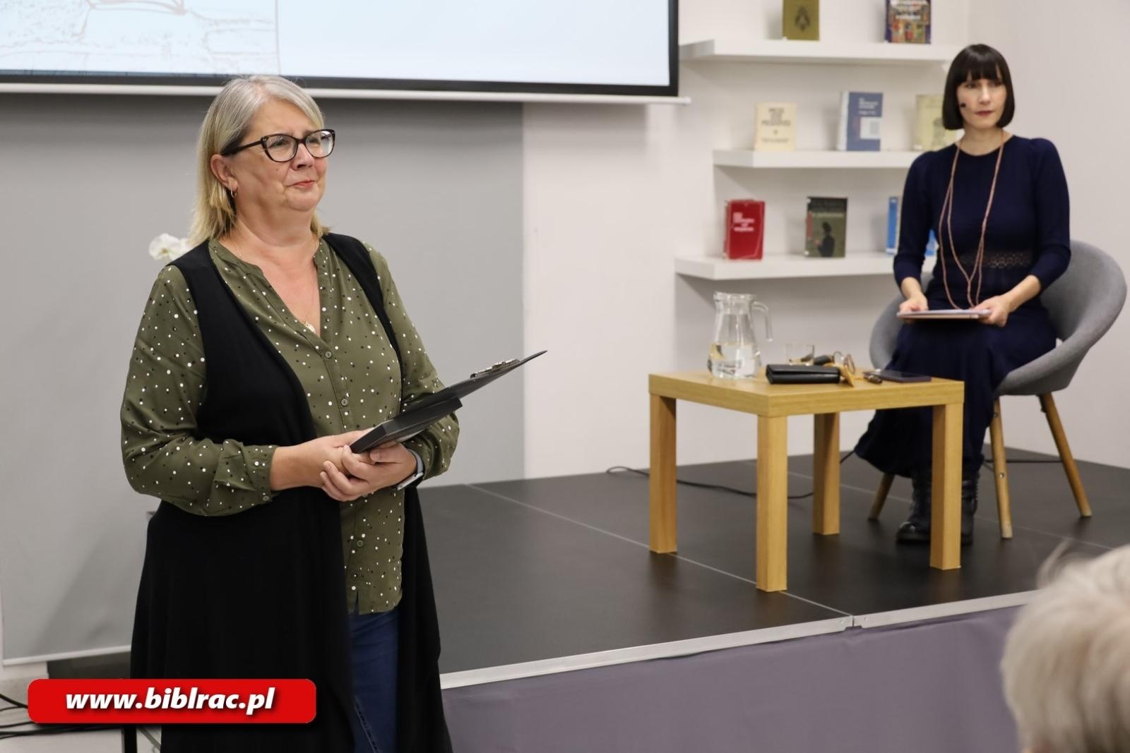 Zdjęcie w galerii na portalu naszraciborz.pl: W drodze z Abrahamem - spotkanie z Katarzyną Rybińską w bibliotece wiadomości z regionu