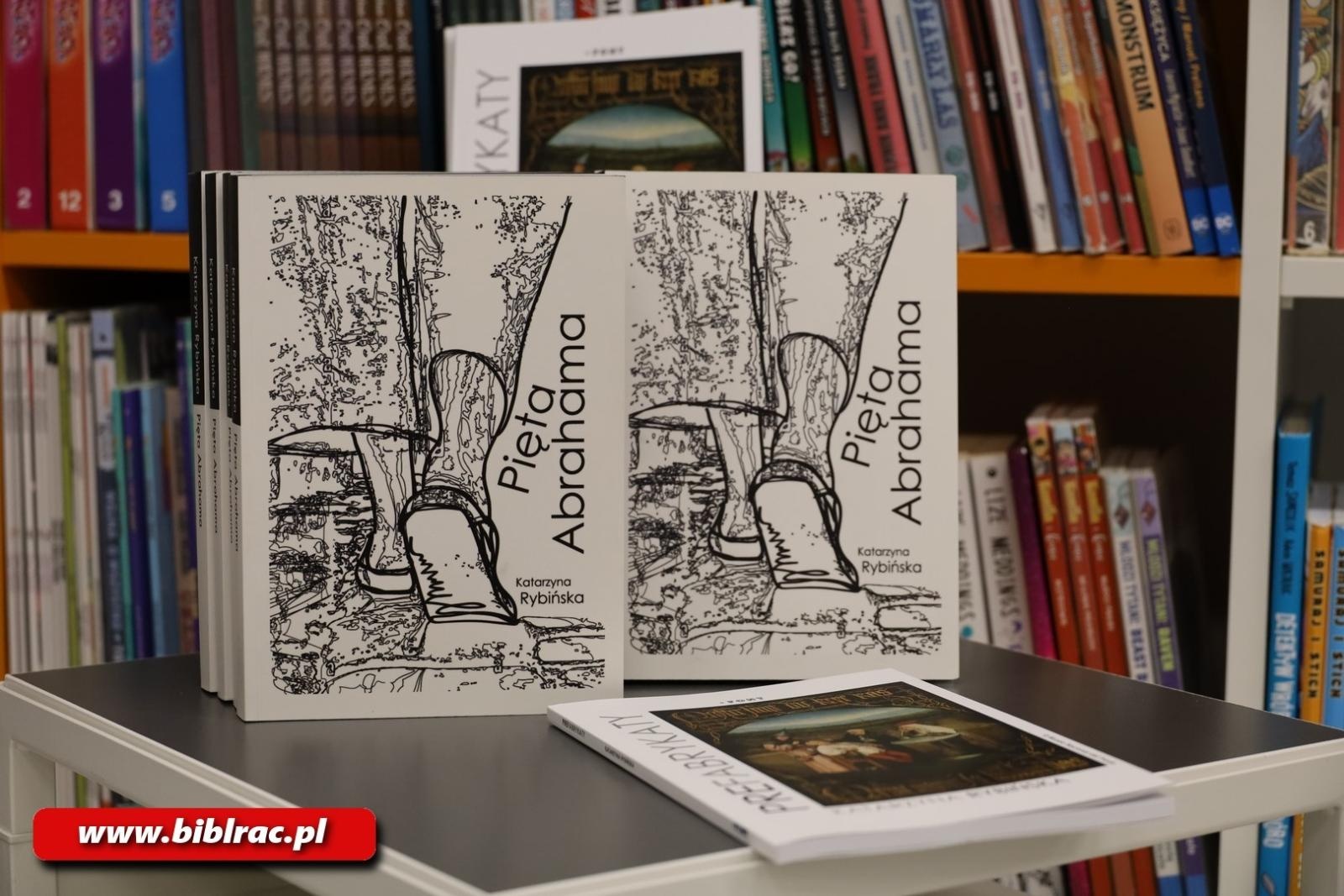 Zdjęcie w galerii na portalu naszraciborz.pl: W drodze z Abrahamem - spotkanie z Katarzyną Rybińską w bibliotece wiadomości z regionu