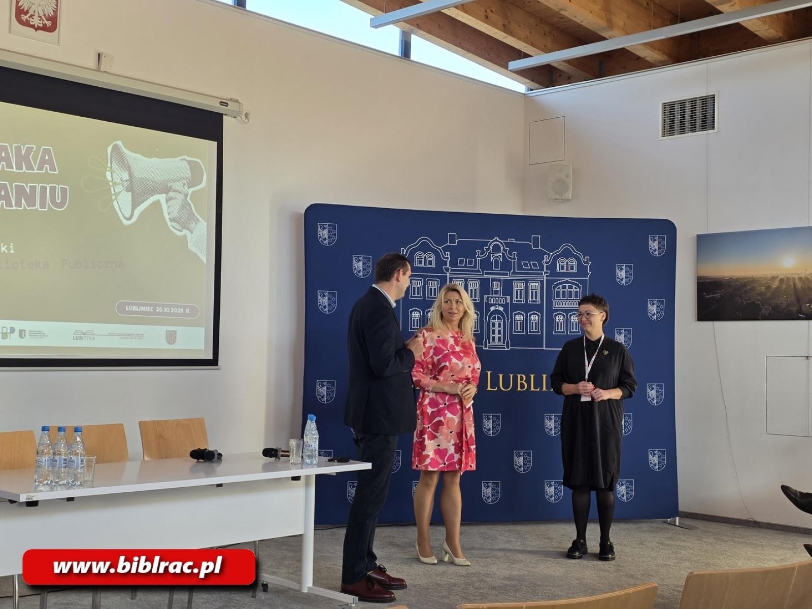 Zdjęcie w galerii na portalu naszraciborz.pl: Raciborska biblioteka na Śląskim BiblioLabie wiadomości z regionu