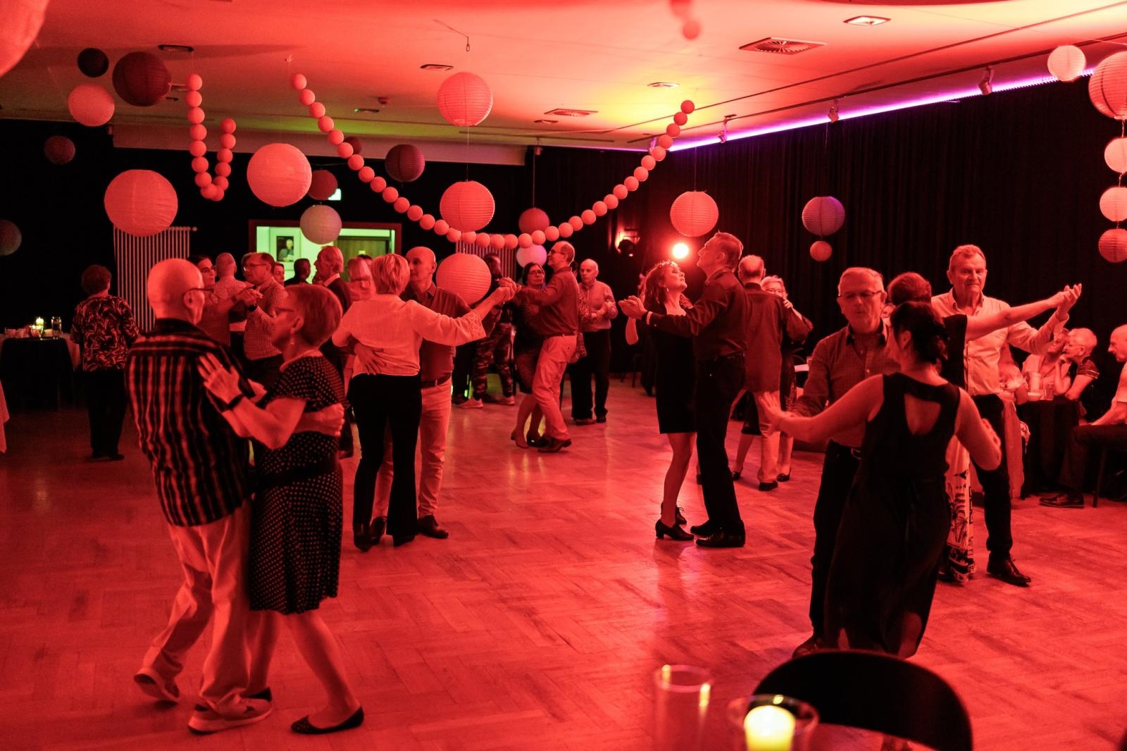 Zdjęcie w galerii na portalu naszraciborz.pl: Fajfy jak za dawnych lat. Za nami drugi podwieczorek taneczny dla seniorów wiadomości z regionu