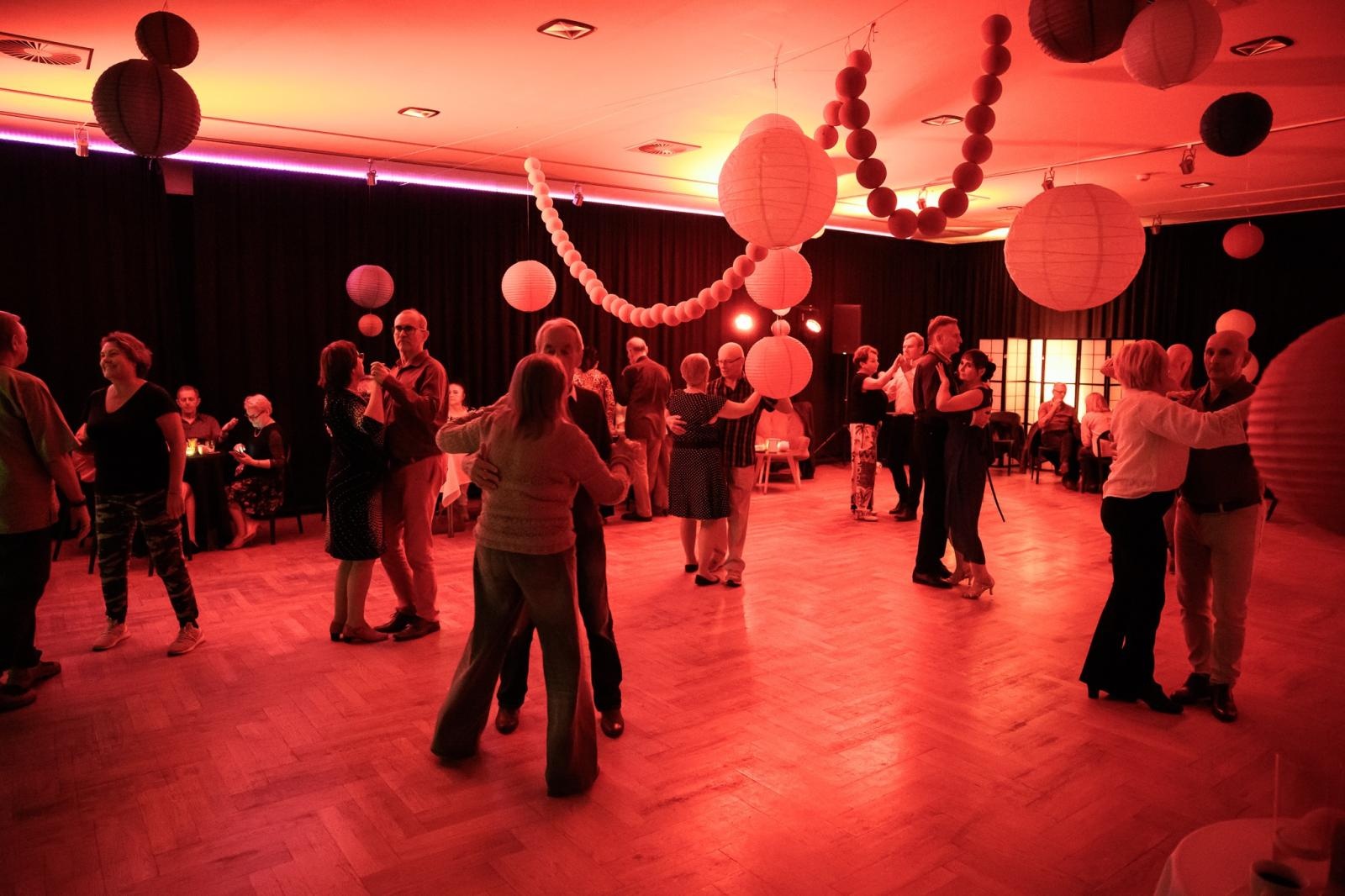 Zdjęcie w galerii na portalu naszraciborz.pl: Fajfy jak za dawnych lat. Za nami drugi podwieczorek taneczny dla seniorów wiadomości z regionu