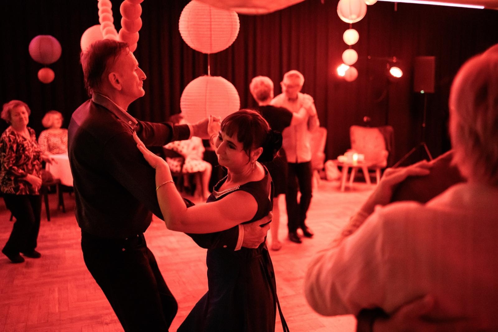 Zdjęcie w galerii na portalu naszraciborz.pl: Fajfy jak za dawnych lat. Za nami drugi podwieczorek taneczny dla seniorów wiadomości z regionu