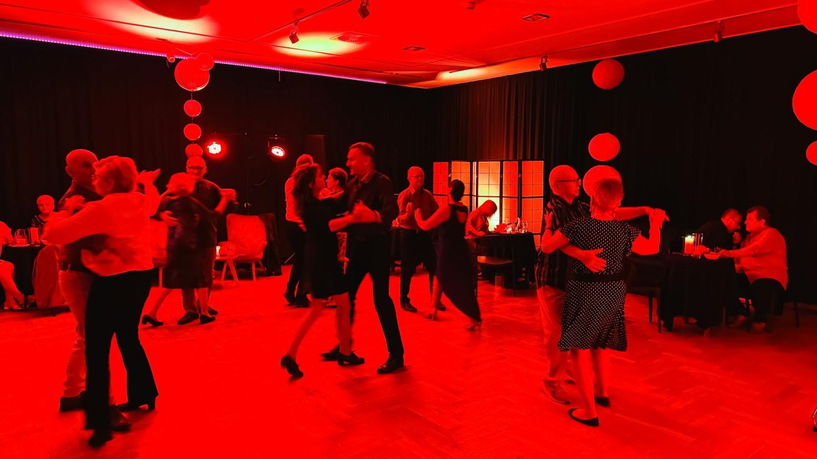 Zdjęcie w galerii na portalu naszraciborz.pl: Fajfy jak za dawnych lat. Za nami drugi podwieczorek taneczny dla seniorów wiadomości z regionu