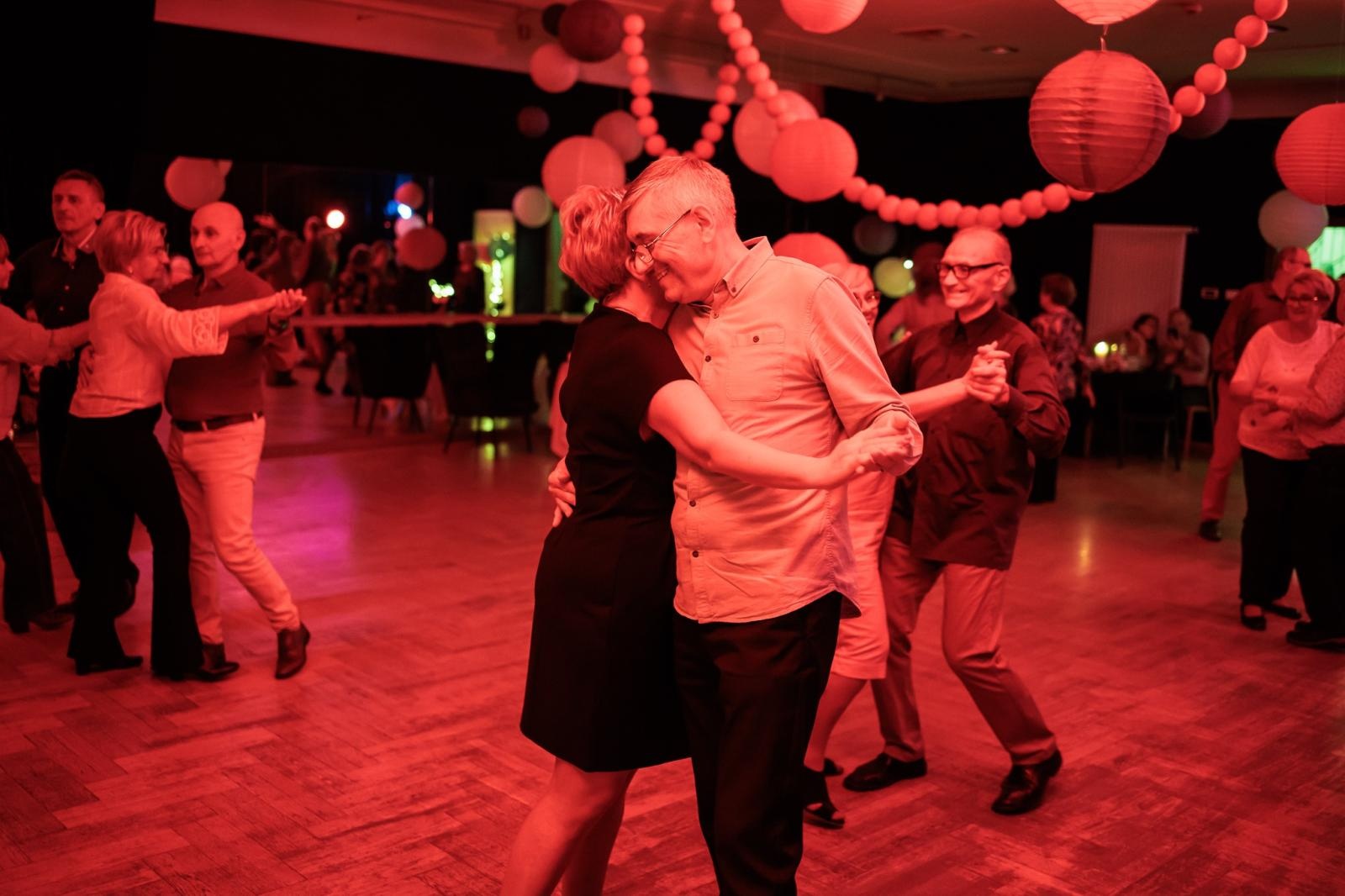 Zdjęcie w galerii na portalu naszraciborz.pl: Fajfy jak za dawnych lat. Za nami drugi podwieczorek taneczny dla seniorów wiadomości z regionu