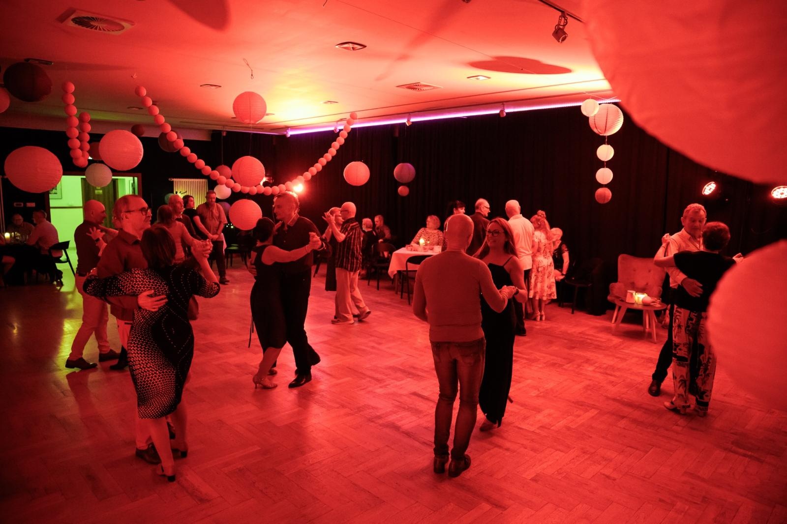 Zdjęcie w galerii na portalu naszraciborz.pl: Fajfy jak za dawnych lat. Za nami drugi podwieczorek taneczny dla seniorów wiadomości z regionu