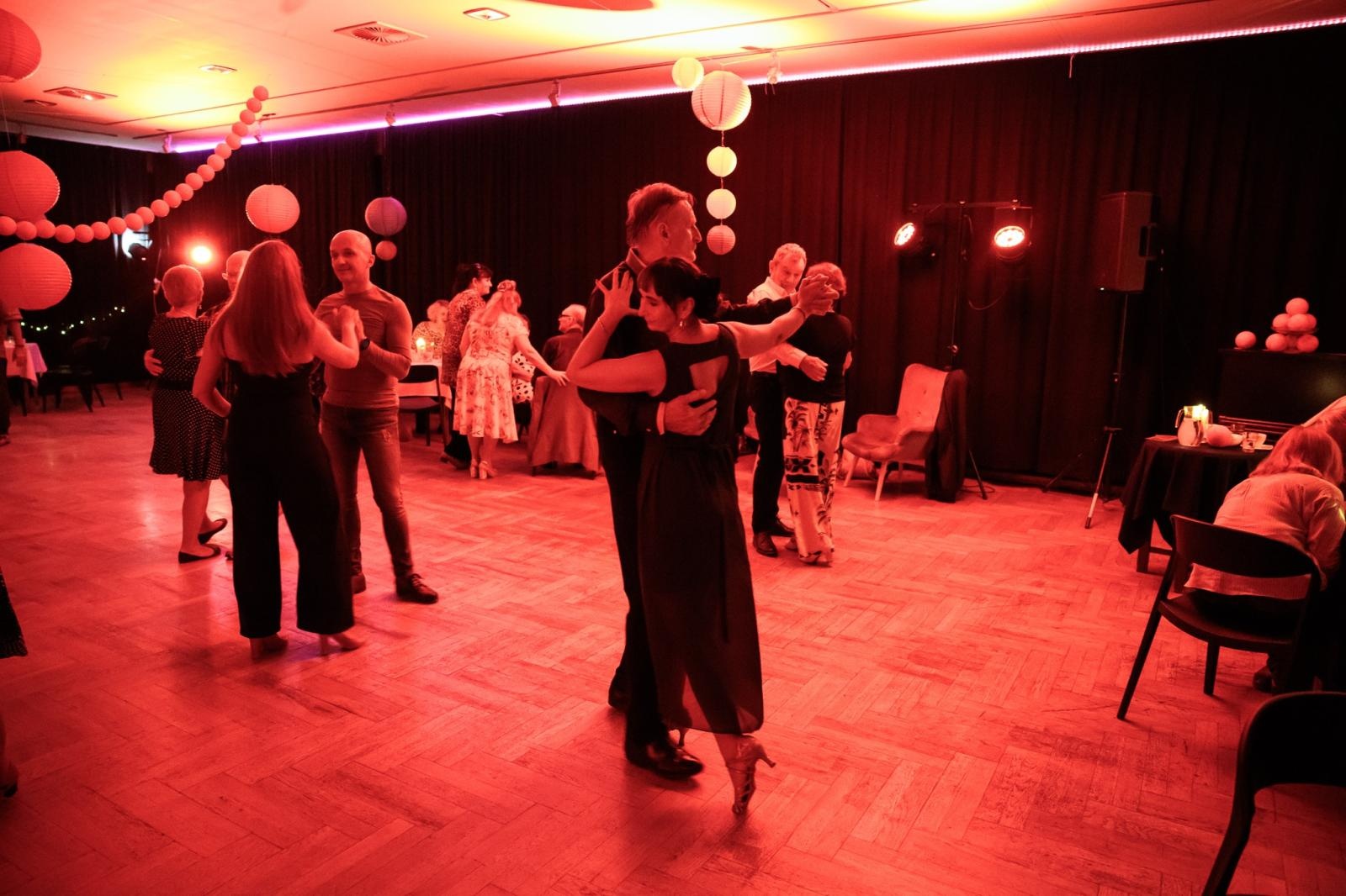 Zdjęcie w galerii na portalu naszraciborz.pl: Fajfy jak za dawnych lat. Za nami drugi podwieczorek taneczny dla seniorów wiadomości z regionu