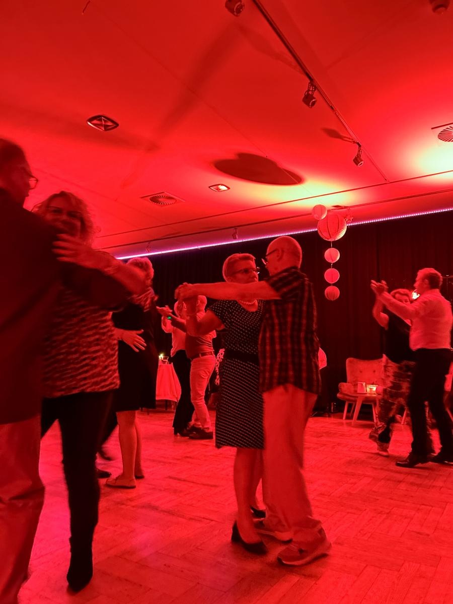 Zdjęcie w galerii na portalu naszraciborz.pl: Fajfy jak za dawnych lat. Za nami drugi podwieczorek taneczny dla seniorów wiadomości z regionu