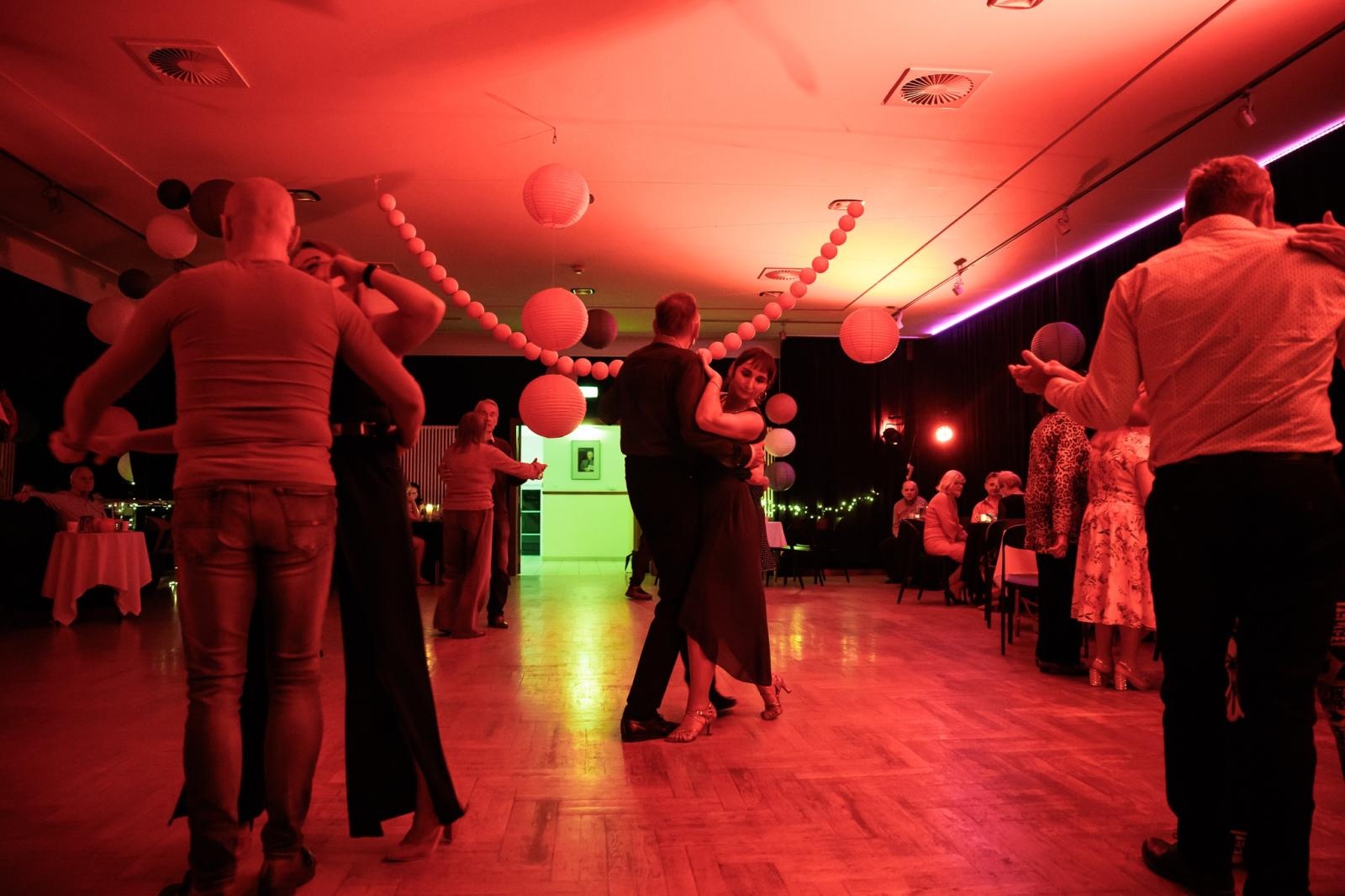 Zdjęcie w galerii na portalu naszraciborz.pl: Fajfy jak za dawnych lat. Za nami drugi podwieczorek taneczny dla seniorów wiadomości z regionu