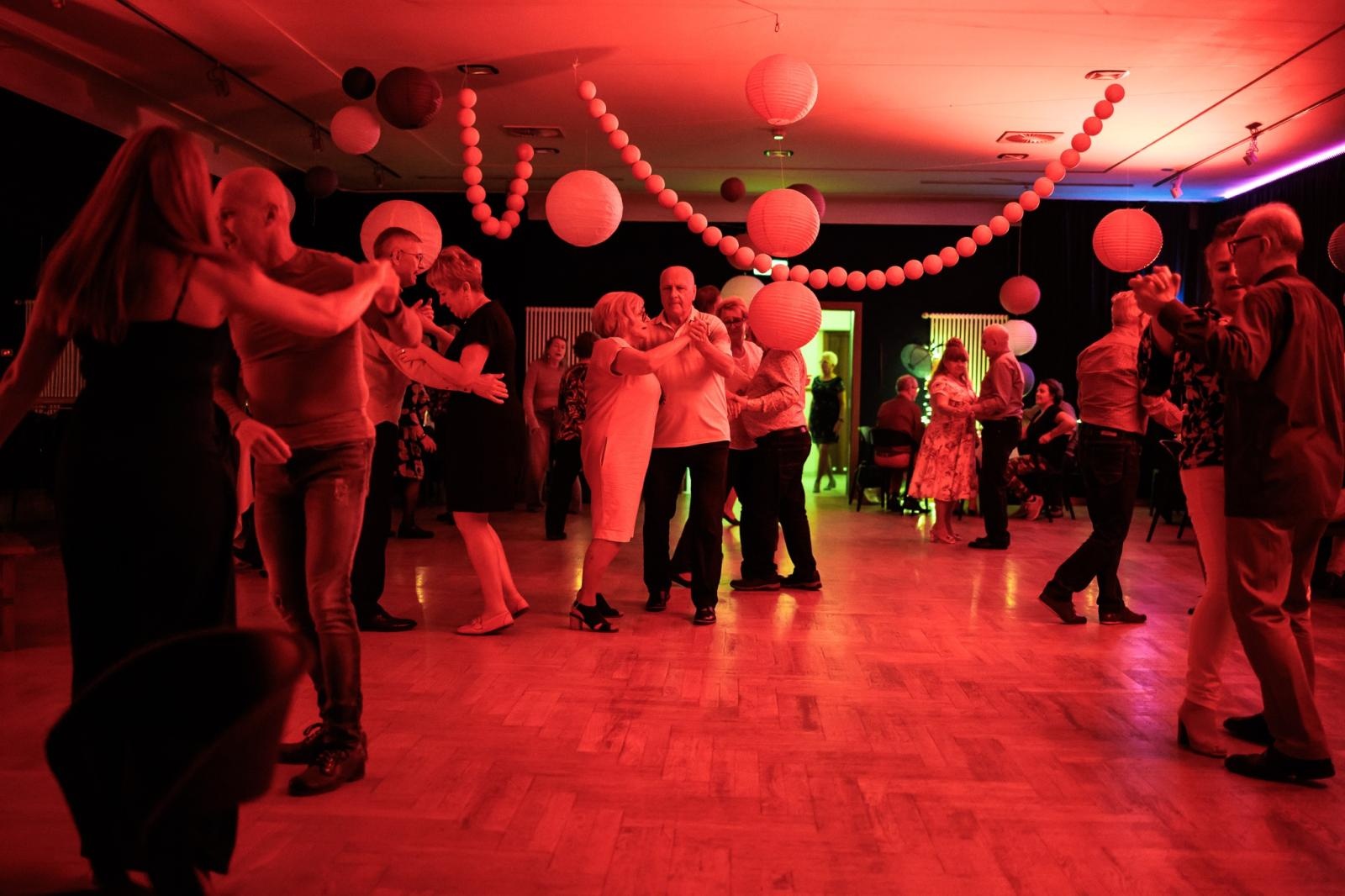 Zdjęcie w galerii na portalu naszraciborz.pl: Fajfy jak za dawnych lat. Za nami drugi podwieczorek taneczny dla seniorów wiadomości z regionu