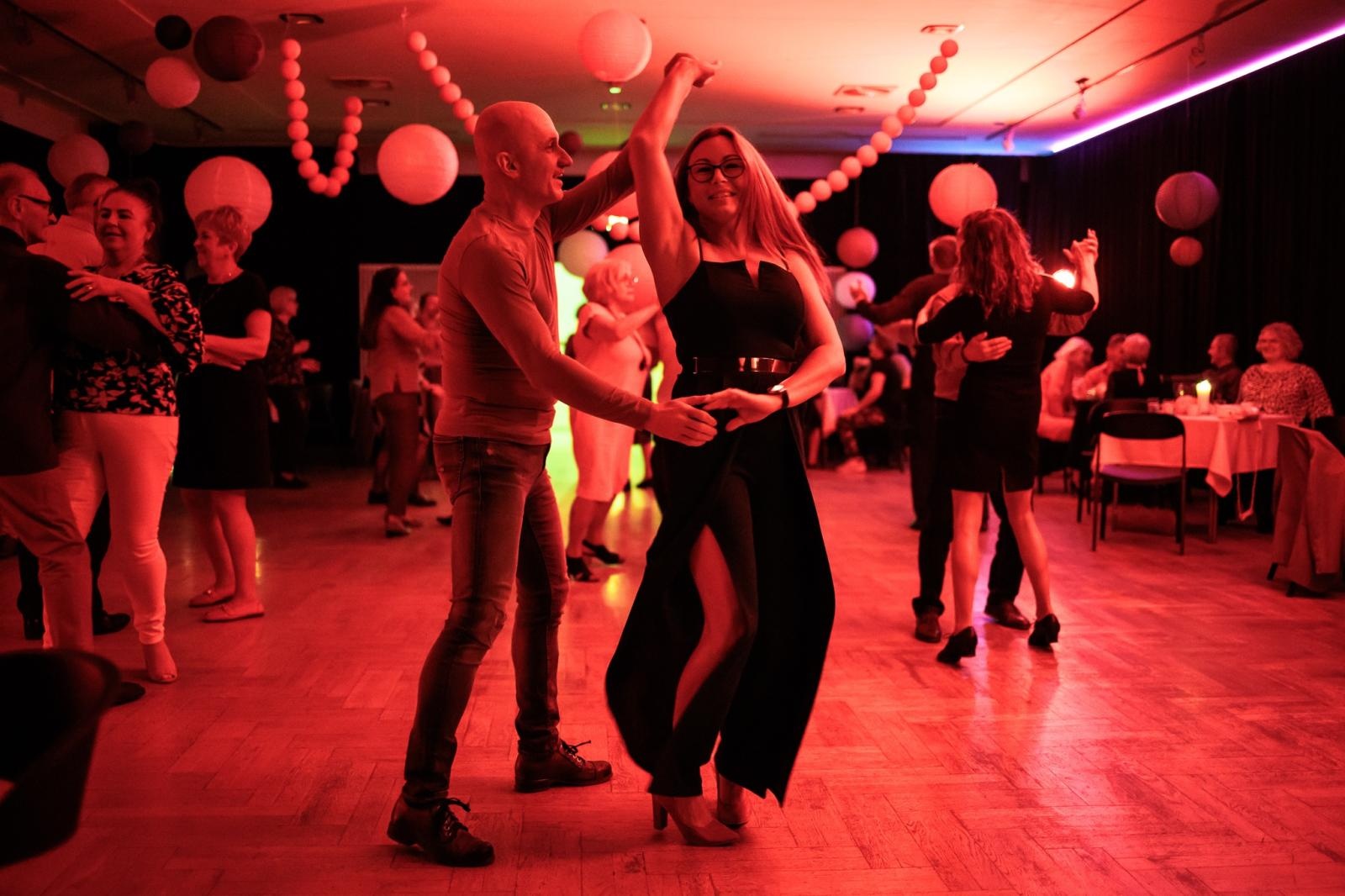 Zdjęcie w galerii na portalu naszraciborz.pl: Fajfy jak za dawnych lat. Za nami drugi podwieczorek taneczny dla seniorów wiadomości z regionu