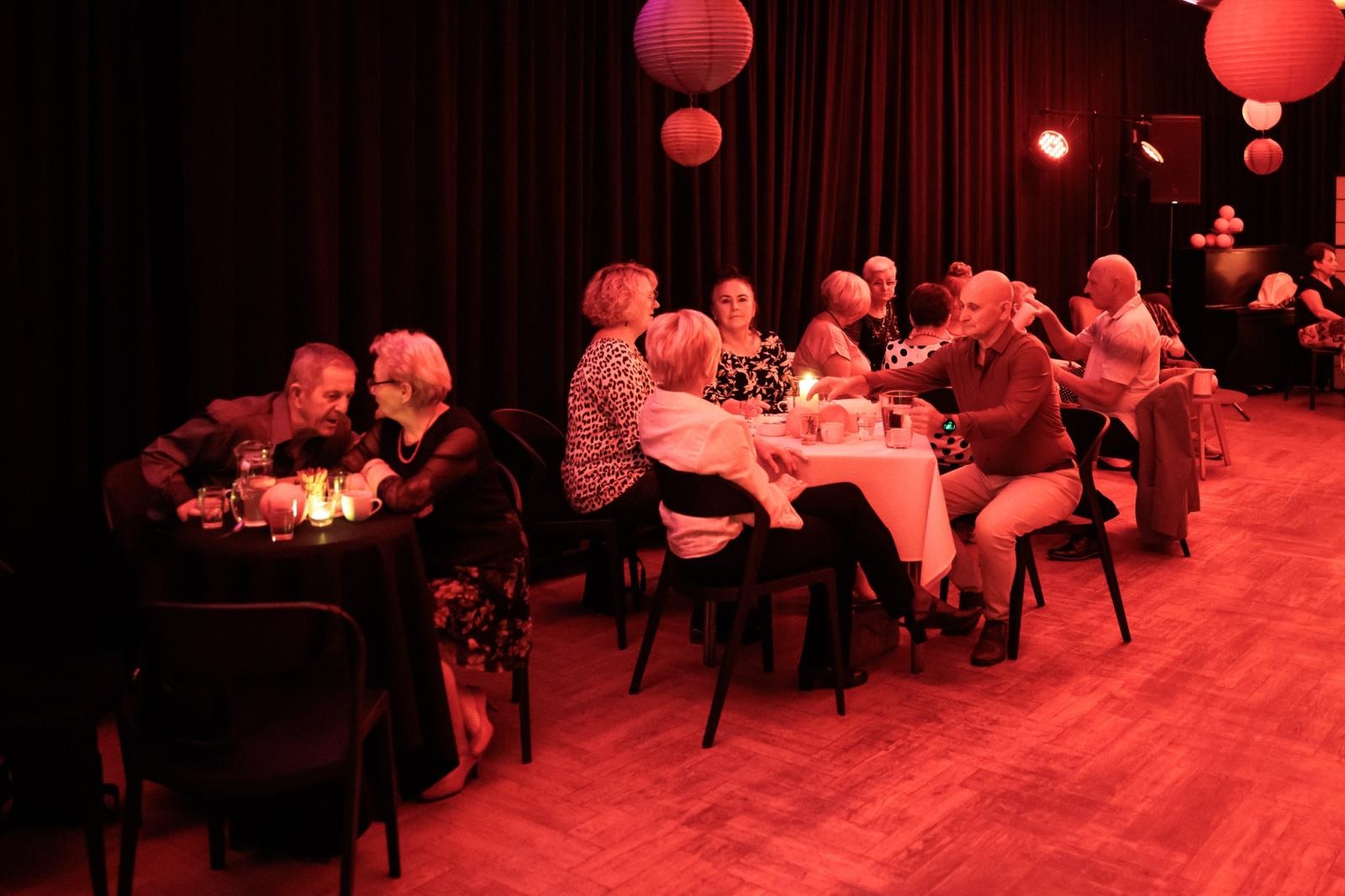 Zdjęcie w galerii na portalu naszraciborz.pl: Fajfy jak za dawnych lat. Za nami drugi podwieczorek taneczny dla seniorów wiadomości z regionu