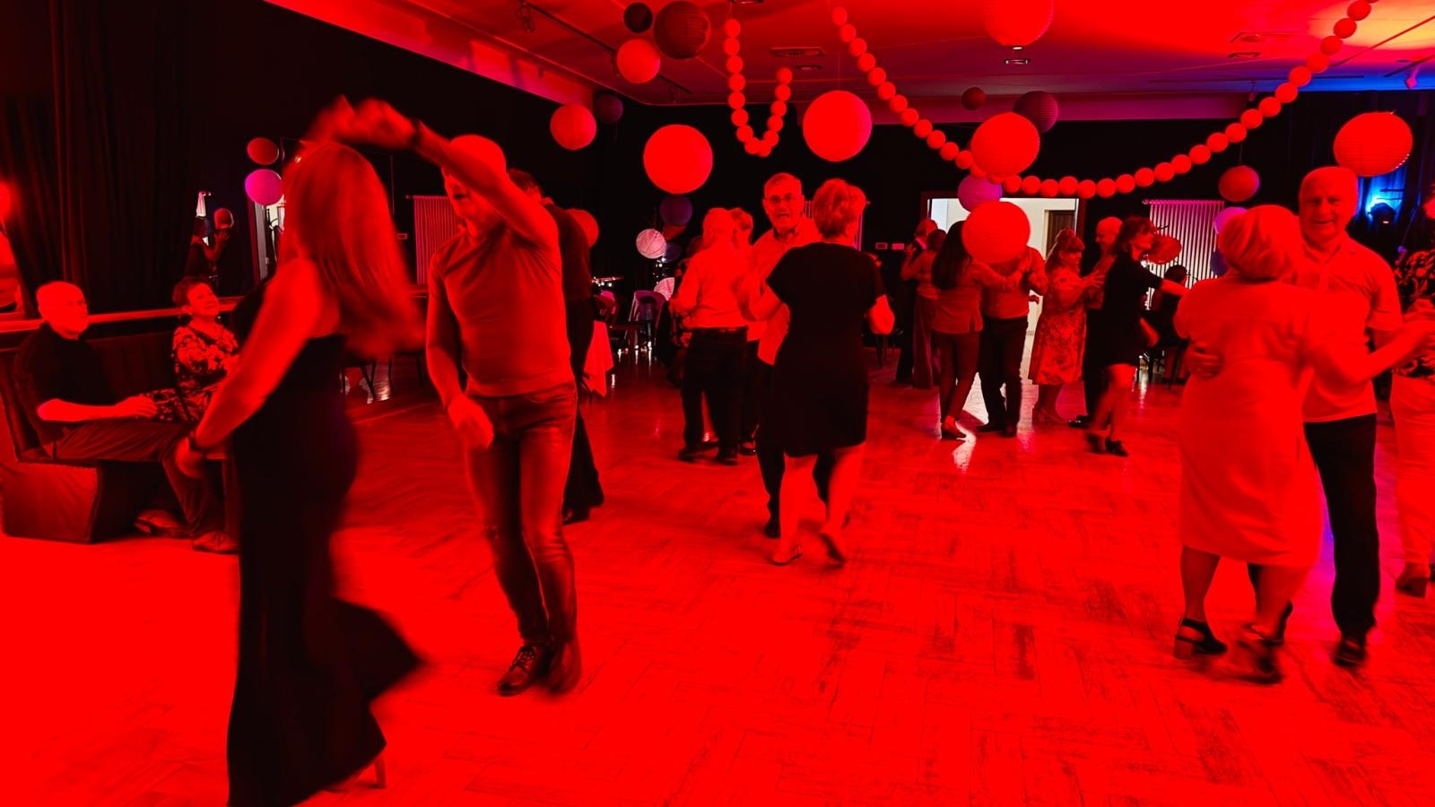 Zdjęcie w galerii na portalu naszraciborz.pl: Fajfy jak za dawnych lat. Za nami drugi podwieczorek taneczny dla seniorów wiadomości z regionu