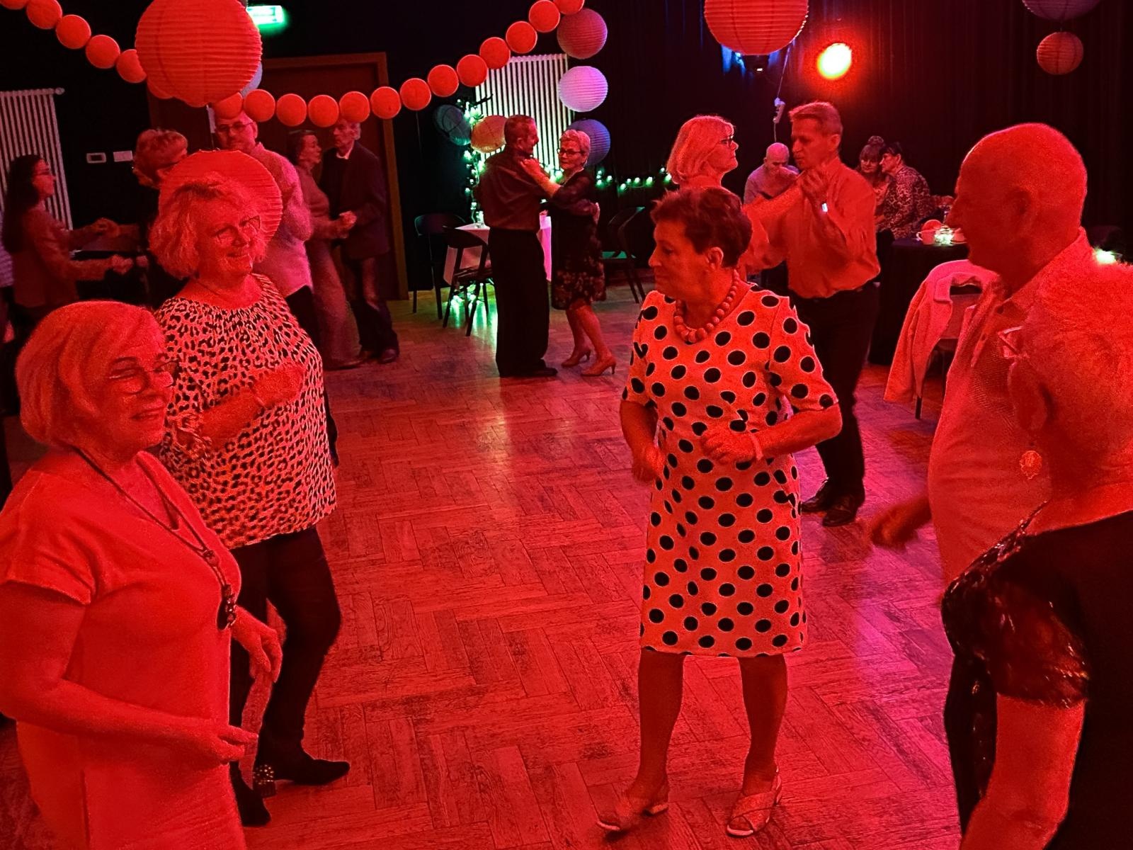 Zdjęcie w galerii na portalu naszraciborz.pl: Fajfy jak za dawnych lat. Za nami drugi podwieczorek taneczny dla seniorów wiadomości z regionu