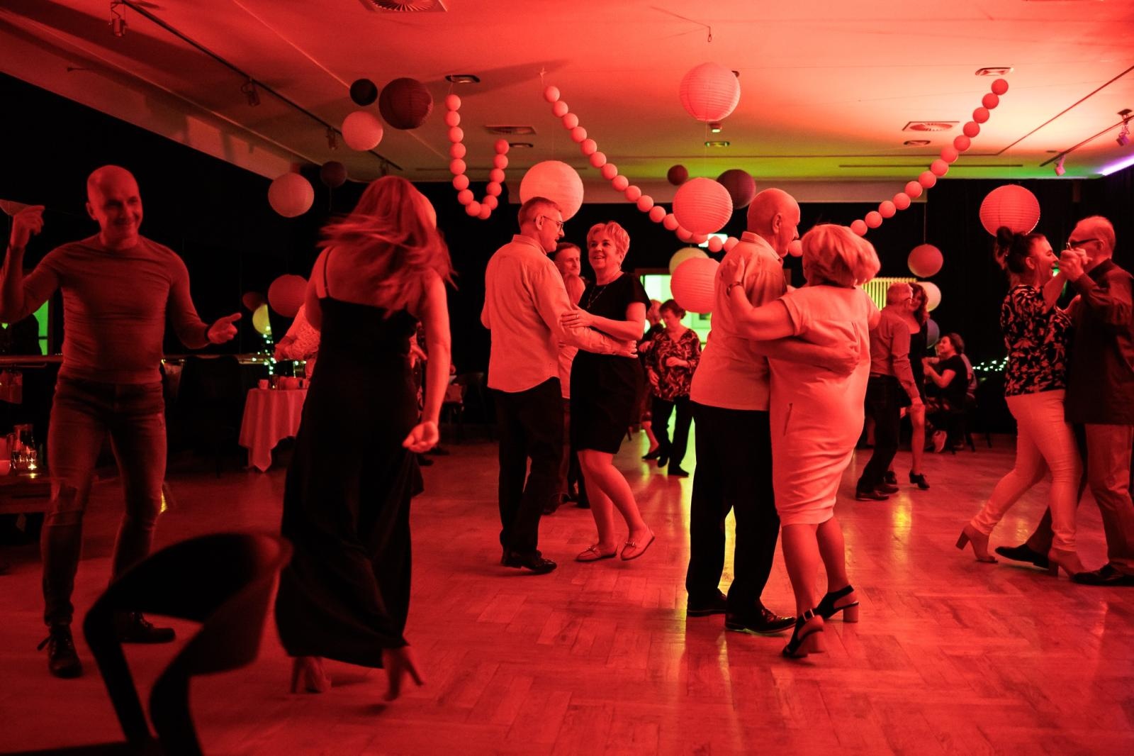 Zdjęcie w galerii na portalu naszraciborz.pl: Fajfy jak za dawnych lat. Za nami drugi podwieczorek taneczny dla seniorów wiadomości z regionu