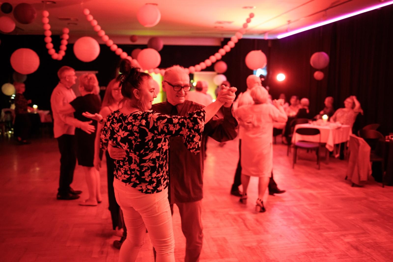 Zdjęcie w galerii na portalu naszraciborz.pl: Fajfy jak za dawnych lat. Za nami drugi podwieczorek taneczny dla seniorów wiadomości z regionu