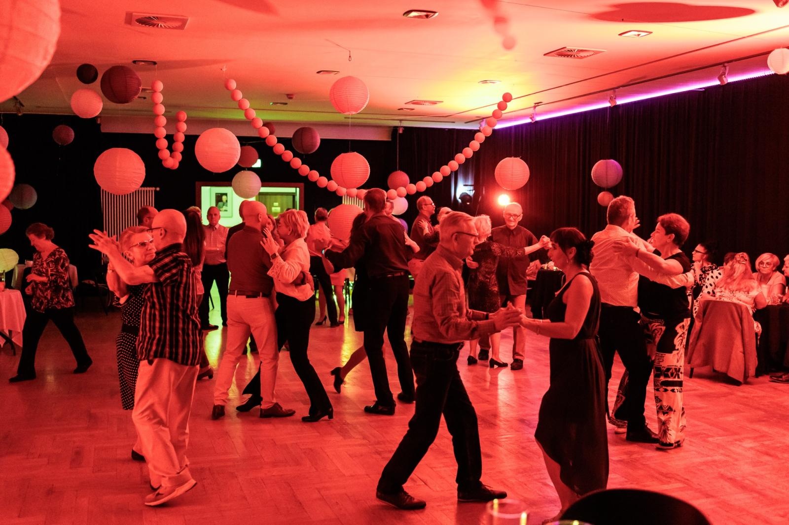 Zdjęcie w galerii na portalu naszraciborz.pl: Fajfy jak za dawnych lat. Za nami drugi podwieczorek taneczny dla seniorów wiadomości z regionu