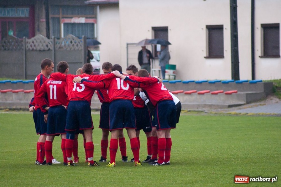 Zdjęcie w galerii na portalu naszraciborz.pl: Deszczowe zwycięstwo Tworkowa wiadomości z regionu