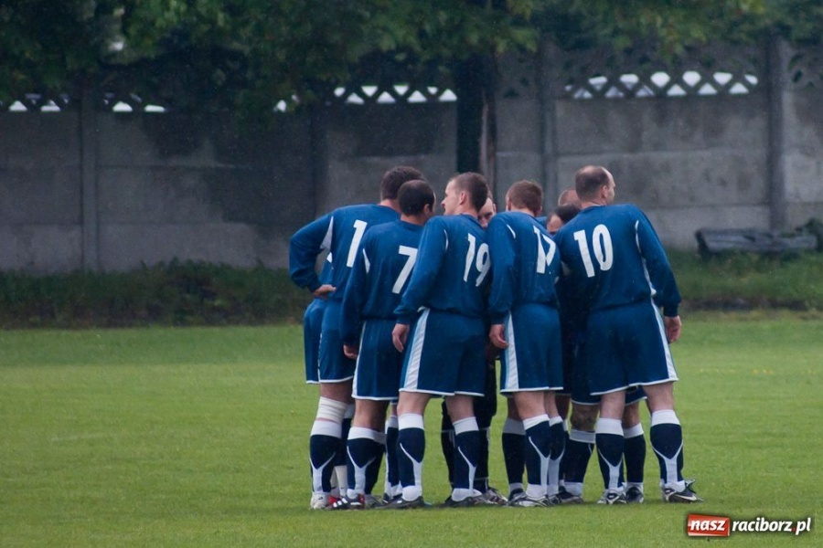 Zdjęcie w galerii na portalu naszraciborz.pl: Deszczowe zwycięstwo Tworkowa wiadomości z regionu