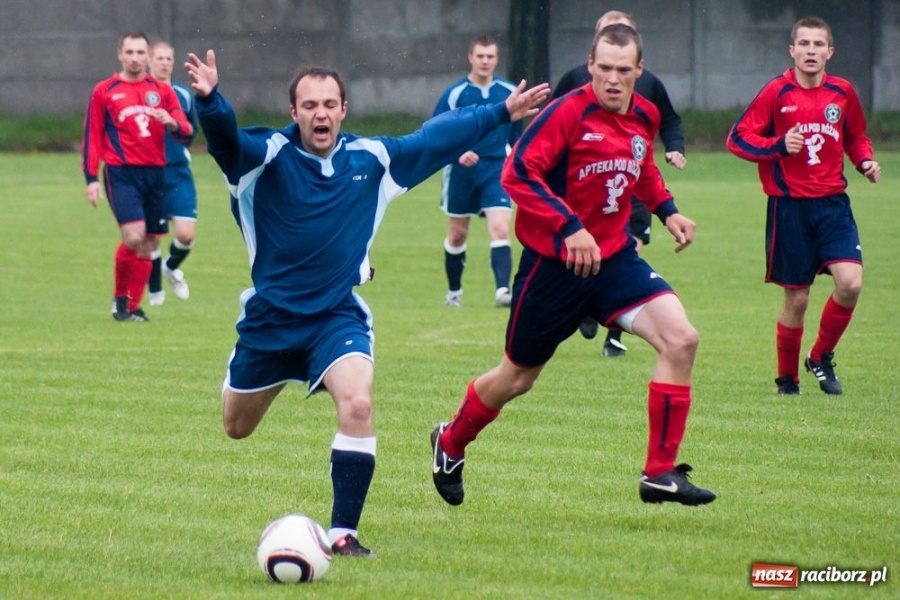 Zdjęcie w galerii na portalu naszraciborz.pl: Deszczowe zwycięstwo Tworkowa wiadomości z regionu