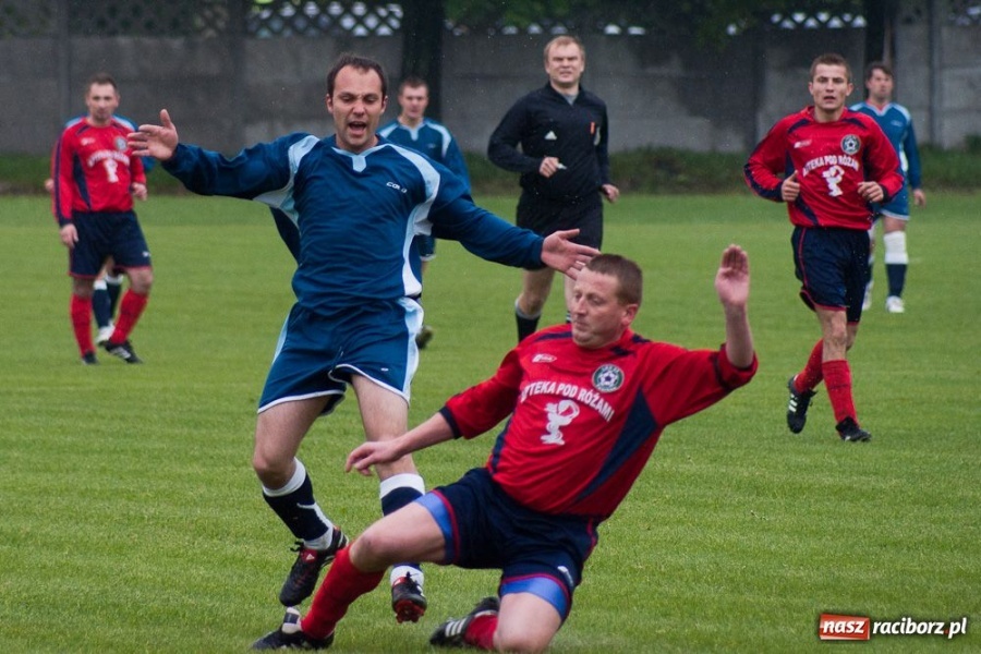 Zdjęcie w galerii na portalu naszraciborz.pl: Deszczowe zwycięstwo Tworkowa wiadomości z regionu