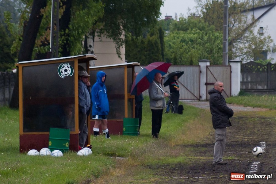 Zdjęcie w galerii na portalu naszraciborz.pl: Deszczowe zwycięstwo Tworkowa wiadomości z regionu