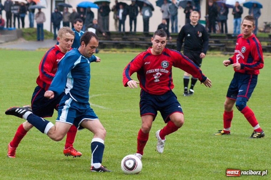 Zdjęcie w galerii na portalu naszraciborz.pl: Deszczowe zwycięstwo Tworkowa wiadomości z regionu
